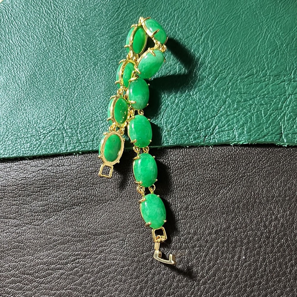 Gold Green Chalcedon Oval Stones Bracelet